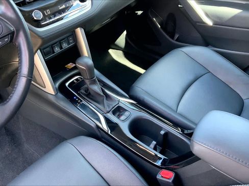 Used 2023 Toyota Corolla Cross XLE w/ Convenience Package AWD/4WD image 17