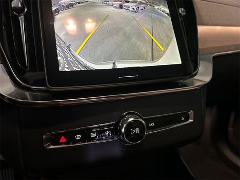 New 2026 Volvo XC90 B6 Plus w/ Protection Package Premier image 17