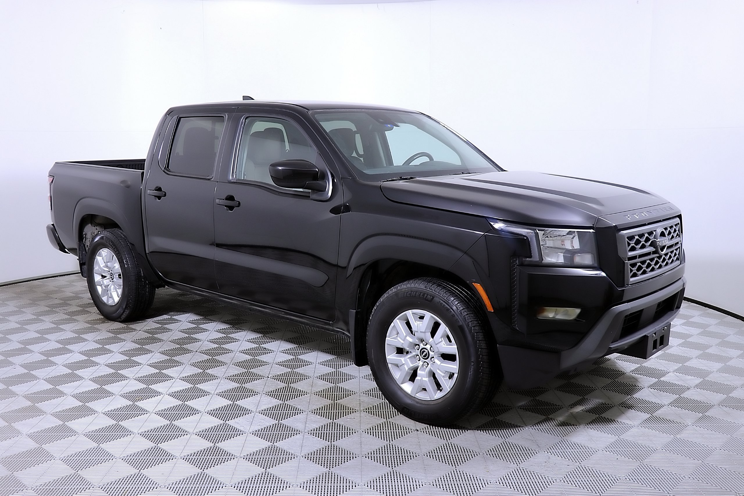 Used 2024 Nissan Frontier SV w/ SV Convenience Package RWD image 6
