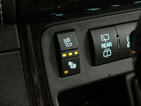 Used 2017 Chevrolet Traverse Premier AWD/4WD image 39