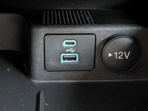 Used 2022 Ford Escape SE image 24