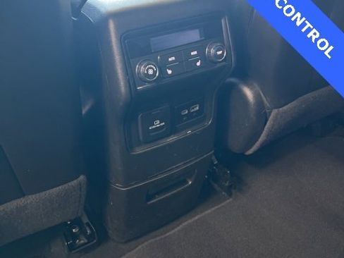 Used 2023 GMC Acadia SLT w/ Elevation Edition image 24