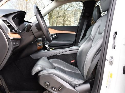 Used 2020 Volvo XC90 T6 Inscription w/ Protection Package Premier image 11