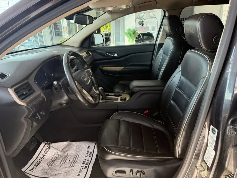 Used 2017 GMC Acadia Denali w/ Technology Package AWD/4WD image 5