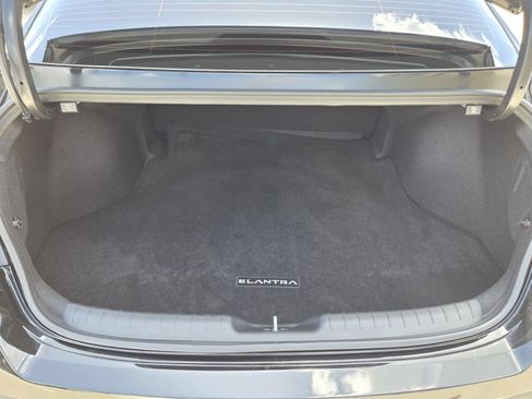 Certified 2025 Hyundai Elantra Sport FWD image 18