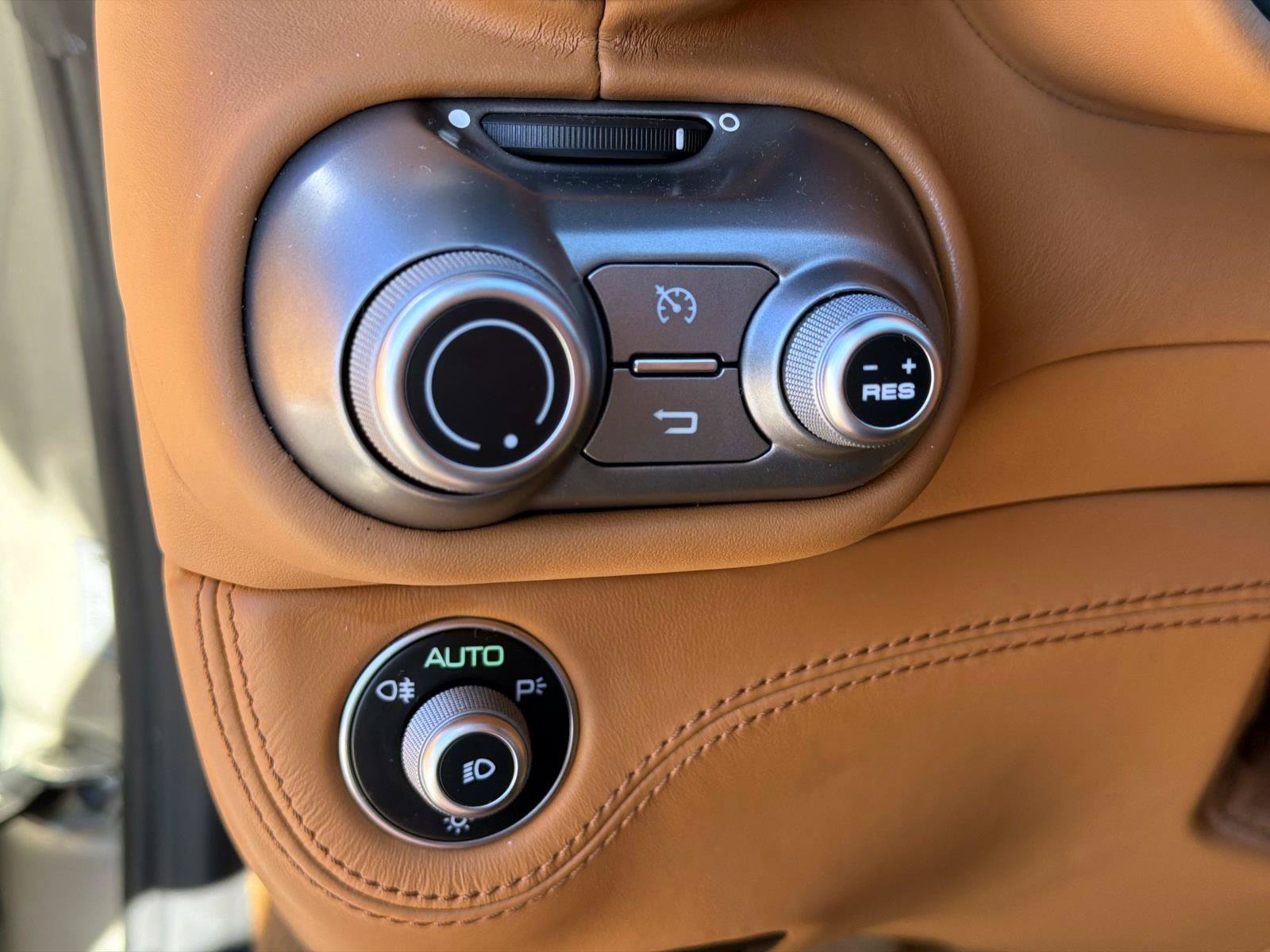 Used 2019 Ferrari Portofino RWD image 33