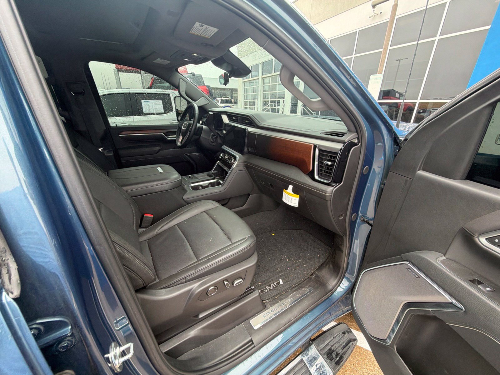 Used 2025 GMC Sierra 2500 Denali w/ Technology Package AWD/4WD image 22