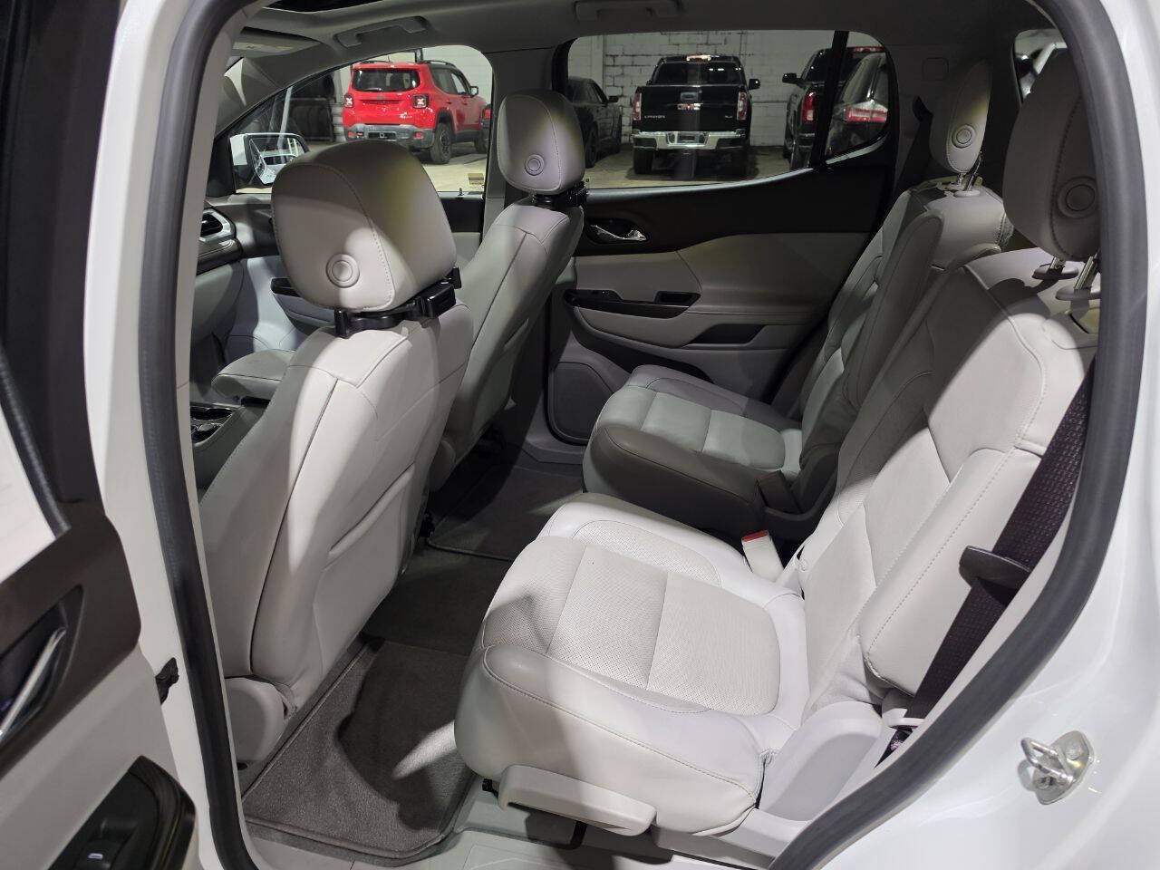 Used 2017 GMC Acadia SLT w/ LPO, Floor Liner Package AWD/4WD image 26