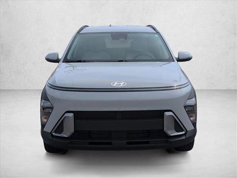 Used 2025 Hyundai Kona SEL image 2