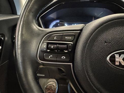 Used 2021 Kia Niro EX Premium w/ Cold Weather Package image 19