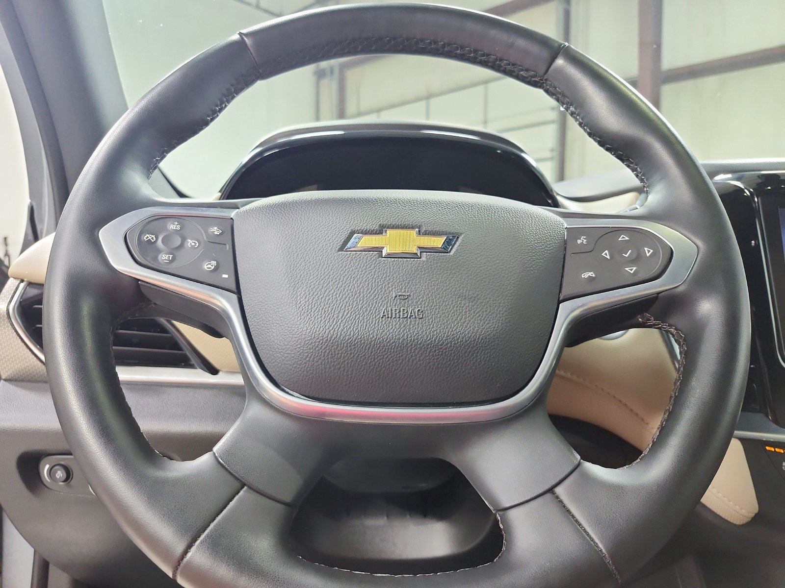 Used 2023 Chevrolet Traverse Premier FWD image 22