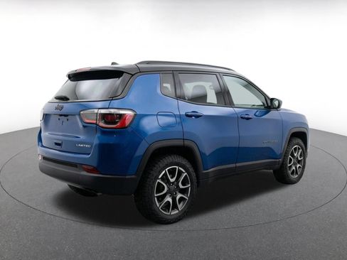Used 2025 Jeep Compass Trailhawk AWD/4WD image 9