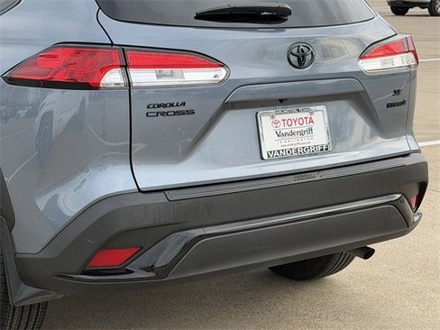 Used 2024 Toyota Corolla Cross SE image 11