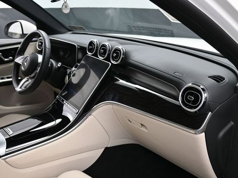 Used 2023 Mercedes-Benz GLC 300 image 34