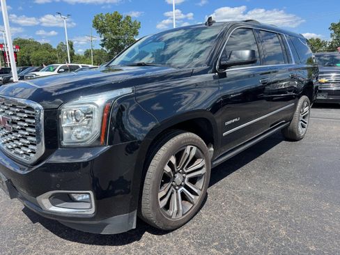 Used 2020 GMC Yukon XL Denali w/ Denali Ultimate Package AWD/4WD image 9