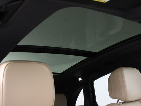 Certified 2025 Porsche Macan image 25