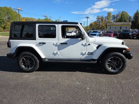 Used 2021 Jeep Wrangler Unlimited Sahara image 24