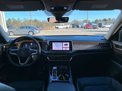 Used 2024 Volkswagen Atlas SE image 33