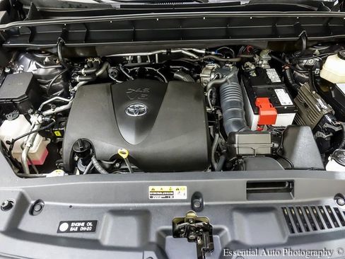 Used 2022 Toyota Highlander XLE image 27