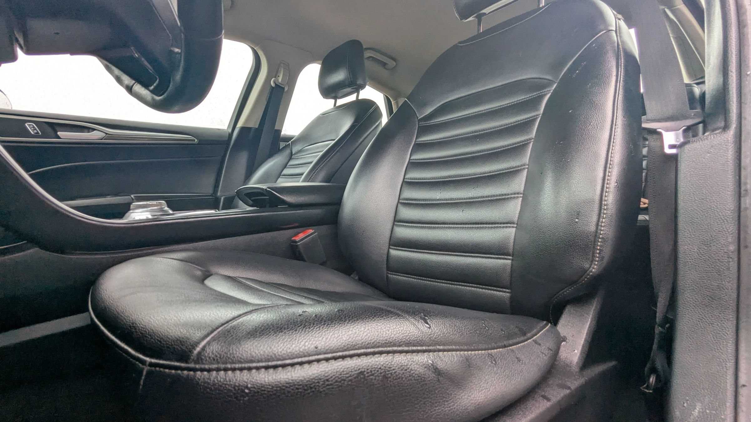 Used 2020 Ford Fusion SEL FWD image 19