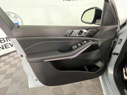 Certified 2024 BMW X7 xDrive40i w/ M Sport Package image 25