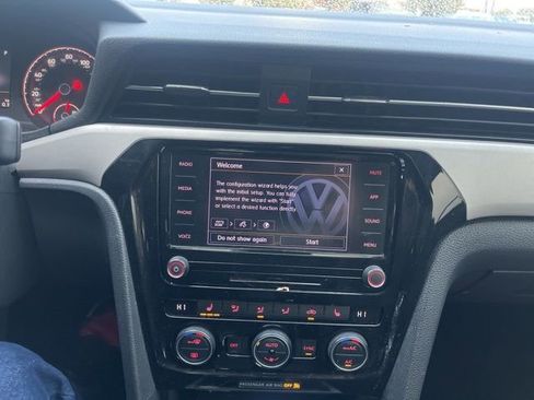 Used 2022 Volkswagen Passat 2.0T SE image 21