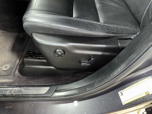 Used 2017 Jeep Grand Cherokee Limited image 23