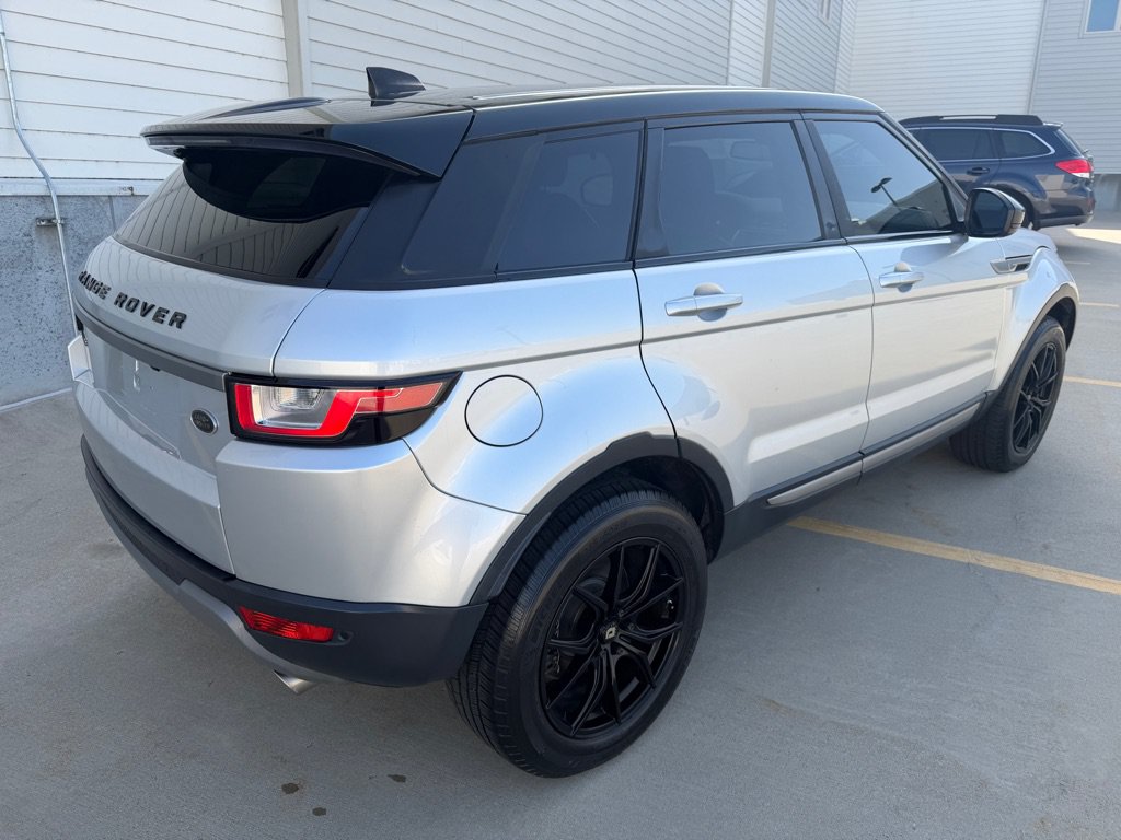 Used 2018 Land Rover Range Rover Evoque SE AWD/4WD image 3