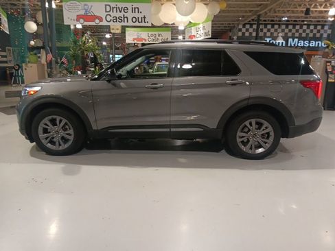 Used 2023 Ford Explorer XLT w/ Equipment Group 202A AWD/4WD image 15