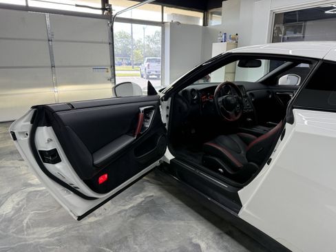 Used 2016 Nissan GT-R Black Edition AWD/4WD image 22