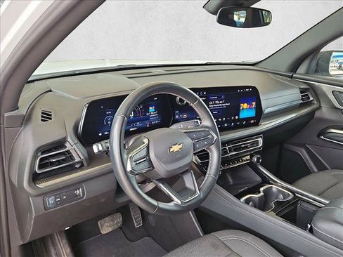 Used 2024 Chevrolet Traverse LT FWD image 10