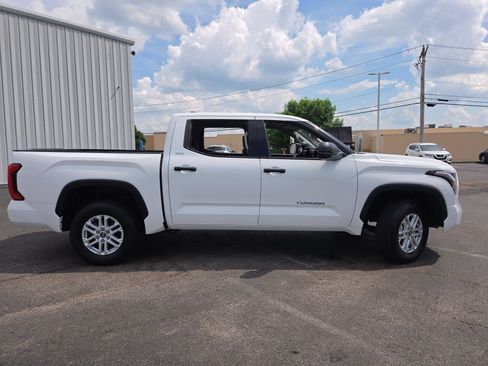 Used 2022 Toyota Tundra SR5 AWD/4WD image 11
