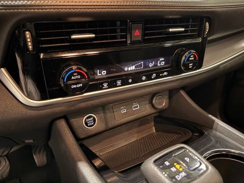 Used 2021 Nissan Rogue SV FWD image 21