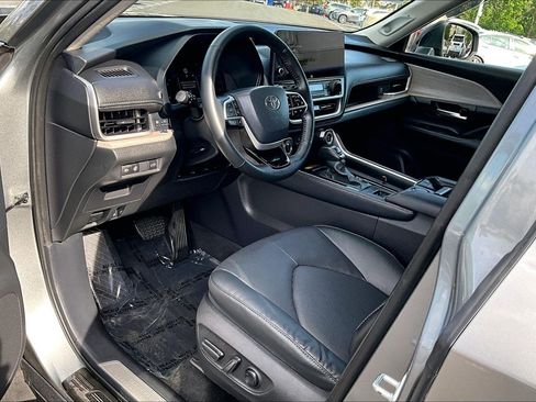 Used 2025 Toyota Grand Highlander AWD image 13