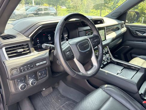 Used 2024 GMC Yukon XL Denali w/ Advanced Technology Package AWD/4WD image 17
