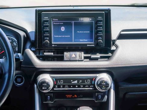 Used 2022 Toyota RAV4 XLE Premium FWD image 6