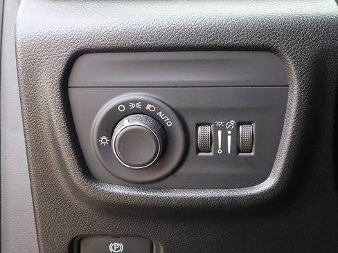 Used 2023 Jeep Grand Cherokee Altitude image 16