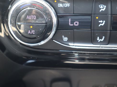 Used 2024 Chevrolet Trax LT w/ Driver Confidence Package FWD image 21