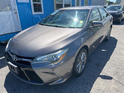 Used 2017 Toyota Camry SE image 2