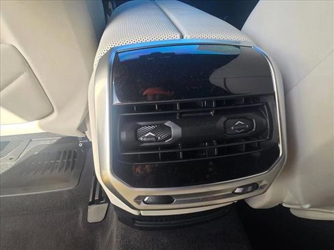 Used 2024 BMW 760i xDrive image 16