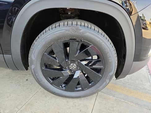 New 2026 Volkswagen Atlas SE FWD image 9
