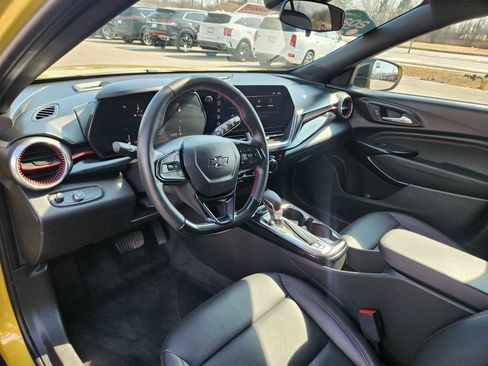 Certified 2024 Chevrolet Trax RS w/ Driver Confidence Package image 2