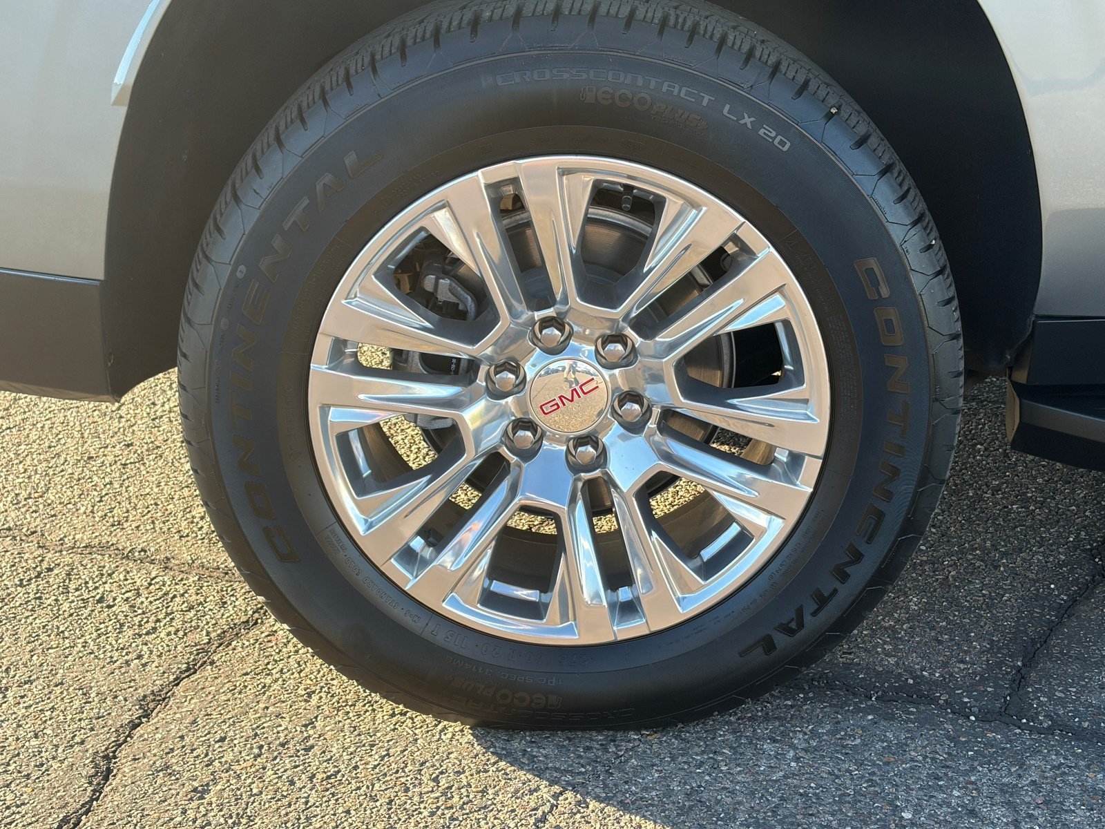 Used 2025 GMC Yukon XL Denali AWD/4WD image 9