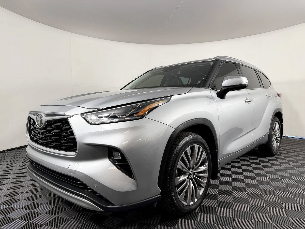 Used 2020 Toyota Highlander Platinum AWD/4WD image 2