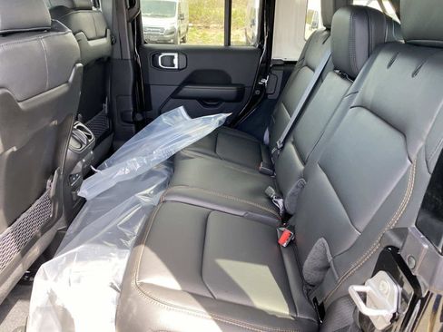 New 2026 Jeep Wrangler Unlimited Sahara AWD/4WD image 7