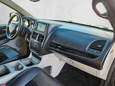 Used 2016 Dodge Grand Caravan SXT image 22