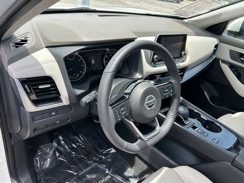 Certified 2021 Nissan Rogue SV w/ Premium Package FWD image 23