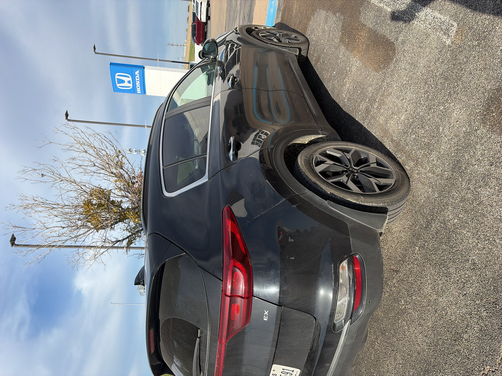Used 2020 Kia Sportage EX w/ EX Technology Package FWD image 3