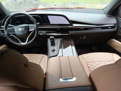 Used 2021 Cadillac Escalade ESV Premium Luxury AWD/4WD image 16
