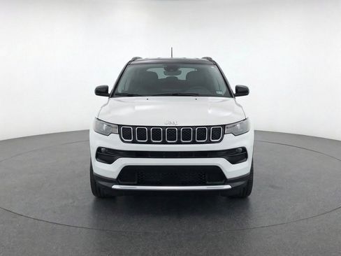 Used 2025 Jeep Compass Limited AWD/4WD image 2